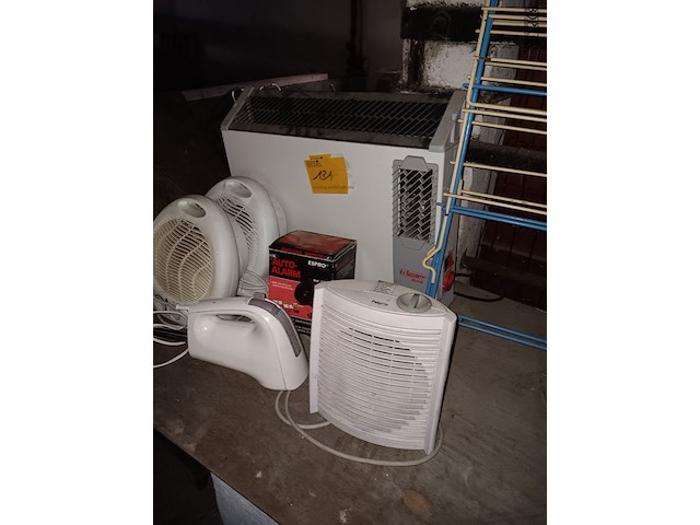 Lot 131 - verwarmingstoestellen en mixer - afbeelding 2 van  3