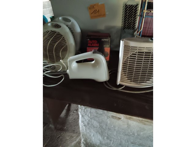 Lot 131 - verwarmingstoestellen en mixer - afbeelding 3 van  3