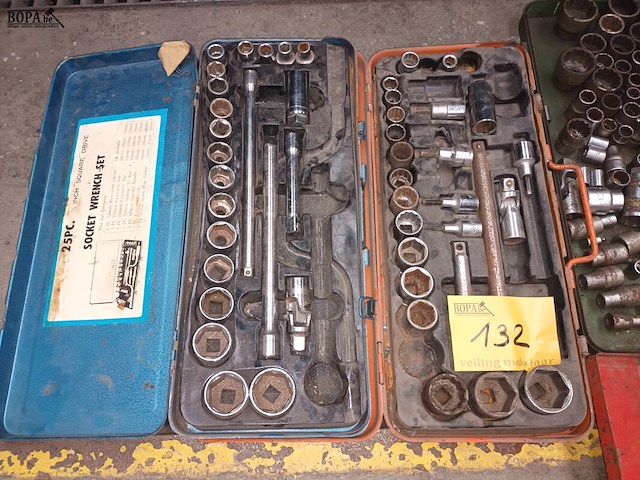 Lot 132 - doppensets en bits - afbeelding 3 van  3
