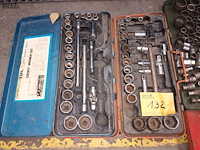 Lot 132 - doppensets en bits - afbeelding 3 van  3