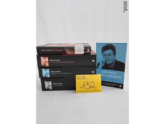 Lot 132 - serie boeken, s. larsson, romans, 5 stuks - afbeelding 1 van  1