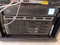 Lot 132 - serverkast met inhoud en schermen - afbeelding 6 van  6