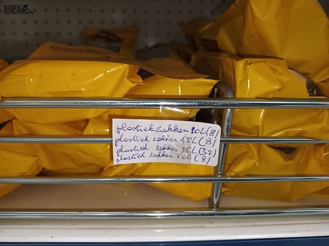 Lot 132 - vuilniszakken - afbeelding 3 van  3