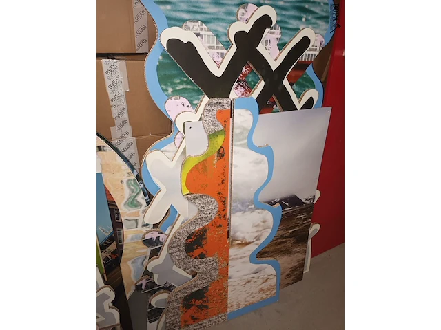 Lot 132 - wanddecoratie voor winkel. 18 stuks - afbeelding 4 van  4