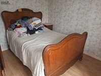 Lot 133 - antiek houten bed - afbeelding 1 van  4