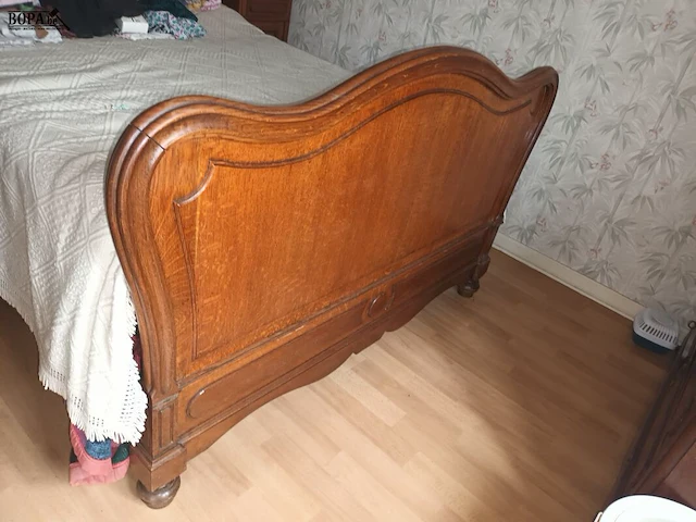 Lot 133 - antiek houten bed - afbeelding 2 van  4