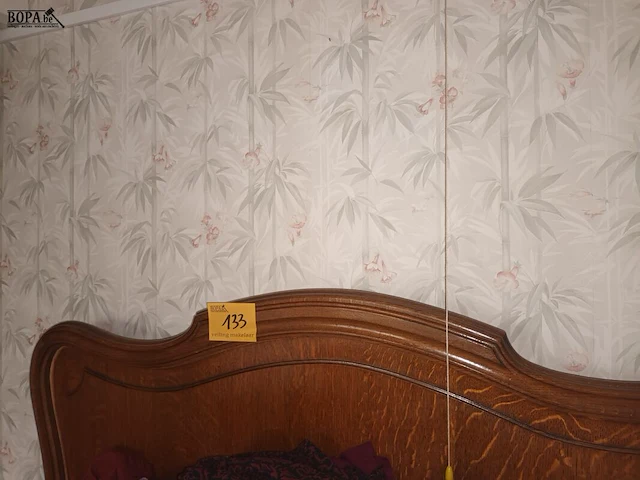 Lot 133 - antiek houten bed - afbeelding 3 van  4