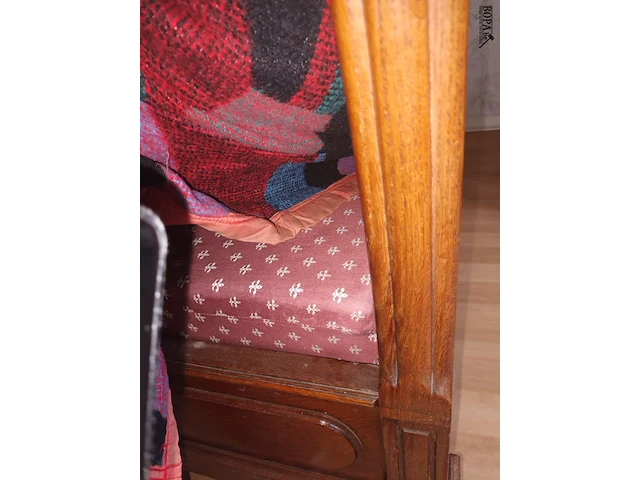Lot 133 - antiek houten bed - afbeelding 4 van  4