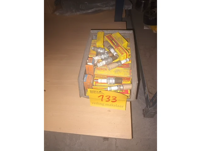 Lot 133 - bougies - afbeelding 1 van  2