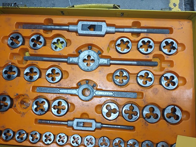 Lot 133 - draadtrekset - afbeelding 2 van  3