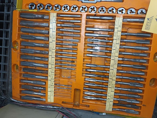 Lot 133 - draadtrekset - afbeelding 3 van  3