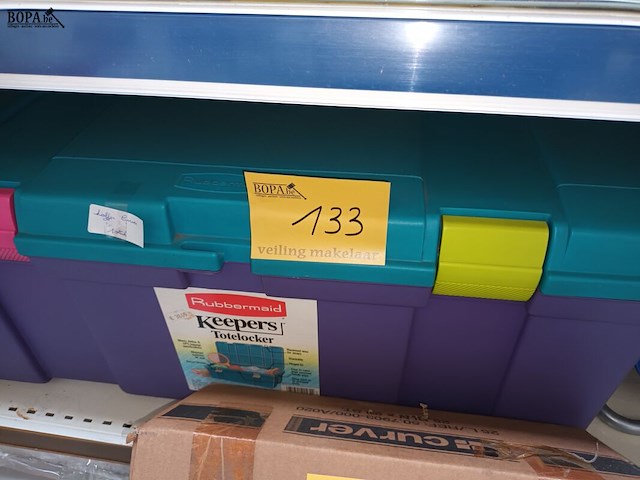 Lot 133 - koffer, haspel en wasmand. - afbeelding 1 van  4