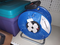 Lot 133 - koffer, haspel en wasmand. - afbeelding 3 van  4