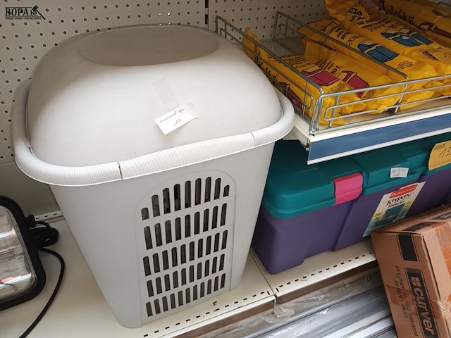 Lot 133 - koffer, haspel en wasmand. - afbeelding 4 van  4