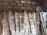 Lot 133 - landbouw gereedschap. ca. 40 stuks - afbeelding 2 van  4