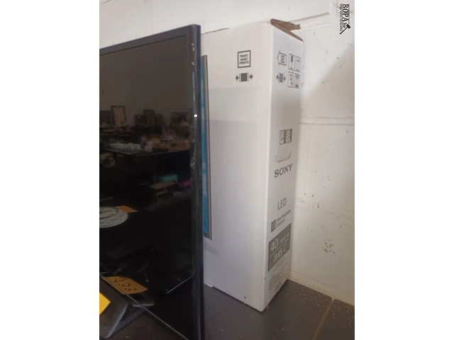 Lot 133 - sony led tv 101 cm - afbeelding 2 van  4