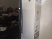 Lot 133 - sony led tv 101 cm - afbeelding 2 van  4