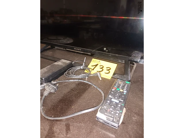 Lot 133 - sony led tv 101 cm - afbeelding 3 van  4