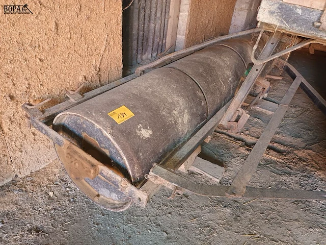 Lot 134 - bodemrol voor tractor - afbeelding 1 van  2