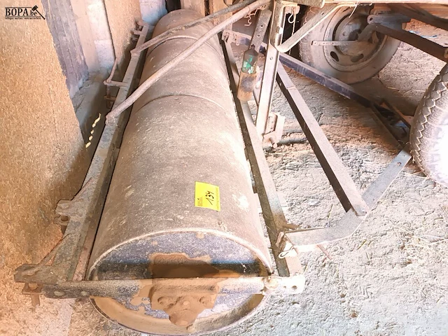 Lot 134 - bodemrol voor tractor - afbeelding 2 van  2