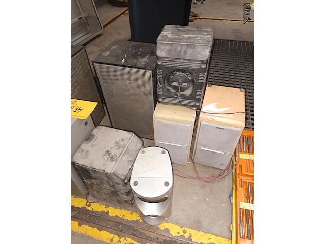 Lot 134 - boxen. 8 stuks - afbeelding 2 van  3