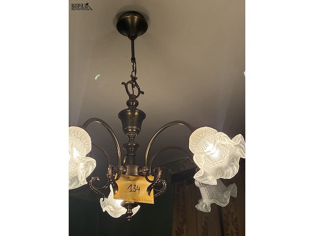 Lot 134 - luchter in koper met glazen kapjes - afbeelding 1 van  4