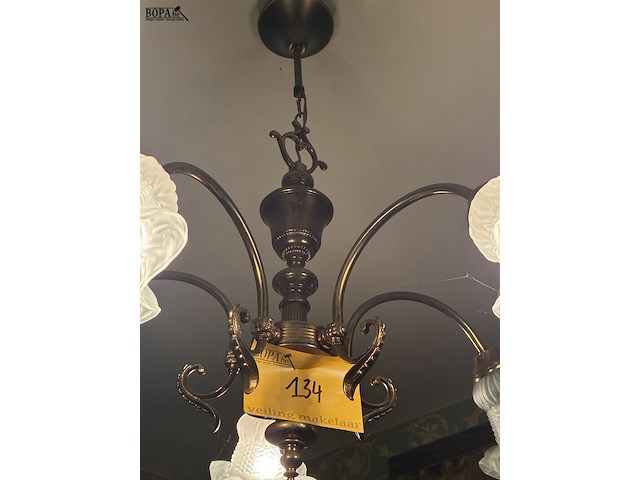 Lot 134 - luchter in koper met glazen kapjes - afbeelding 3 van  4