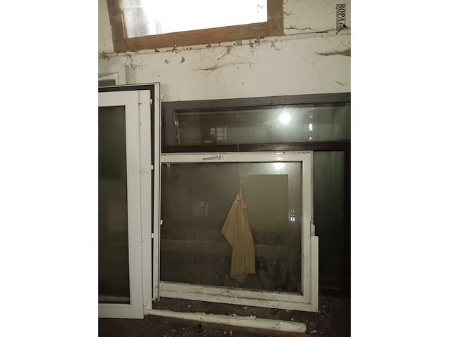 Lot 134 - ramen en deuren - afbeelding 2 van  2