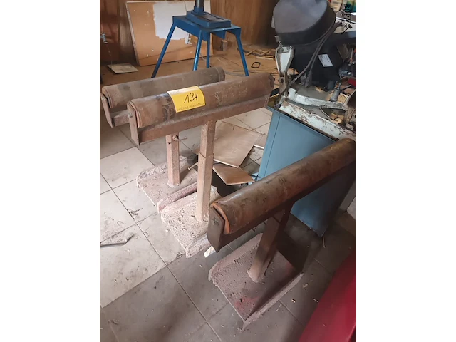Lot 134 - roller stand. 3 stuks - afbeelding 1 van  4
