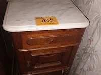 Lot 135 - bijzet kastje - afbeelding 1 van  3