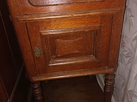 Lot 135 - bijzet kastje - afbeelding 2 van  3