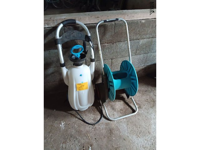 Lot 135 - druksproeier en haspel - afbeelding 1 van  1