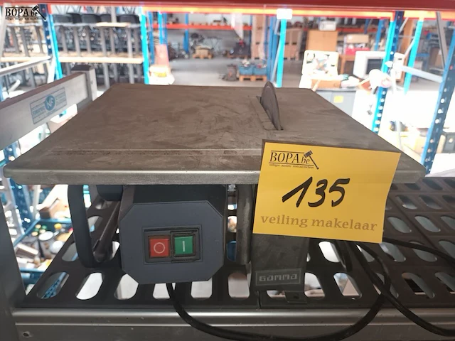 Lot 135 - gamma zaagtafel - afbeelding 1 van  3
