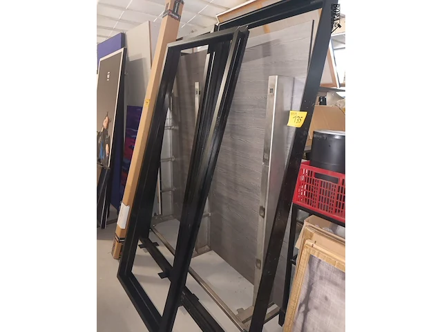 Lot 135 - metalen frame. 4 stuks - afbeelding 2 van  4