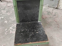 Lot 135 - metalen transportkar met legbank - afbeelding 3 van  3