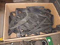 Lot 135 - rubbers en banden - afbeelding 3 van  3