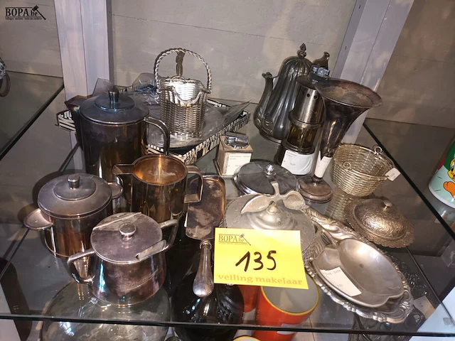 Lot 135 - tafeldecoratie en koffieset. 17 stuks - afbeelding 1 van  4
