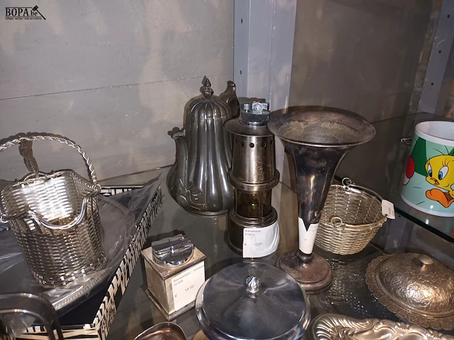 Lot 135 - tafeldecoratie en koffieset. 17 stuks - afbeelding 4 van  4