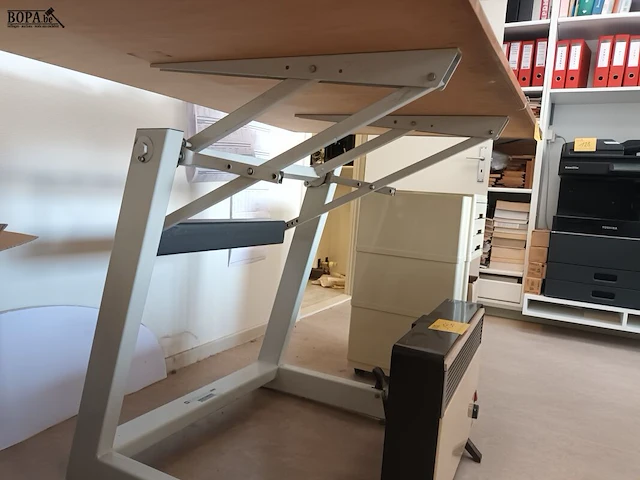 Lot 135 - tekentafel - afbeelding 3 van  3