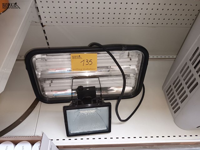 Lot 135 - verstraler. 2 stuks - afbeelding 1 van  3