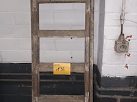 Lot 136 - houten ladder - afbeelding 1 van  3