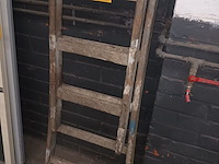 Lot 136 - houten ladder - afbeelding 2 van  3