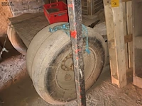 Lot 136 - kar en palletten - afbeelding 3 van  4