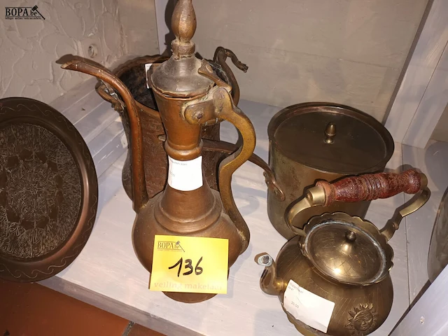Lot 136 - koperwerk. 5 stuks - afbeelding 1 van  5