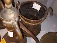 Lot 136 - koperwerk. 5 stuks - afbeelding 5 van  5