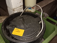 Lot 136 - lot vuilnisbakken - afbeelding 2 van  2