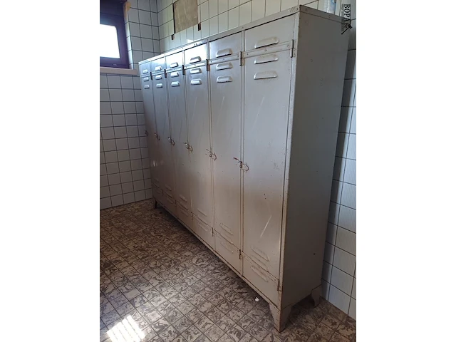 Lot 136 - metalen lockerkast - afbeelding 4 van  4