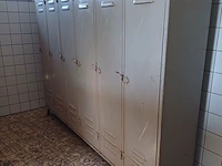 Lot 136 - metalen lockerkast - afbeelding 4 van  4