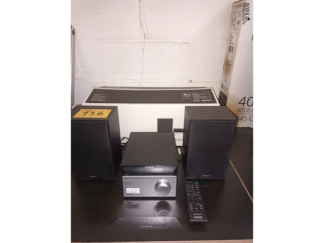 Lot 136 - radio sony - afbeelding 5 van  5
