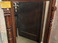 Lot 136 - spiegel in houten omlijsting - afbeelding 2 van  3